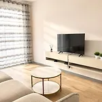Apartment Large By The Sea