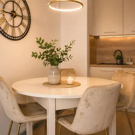 Large By The Sea Apartment