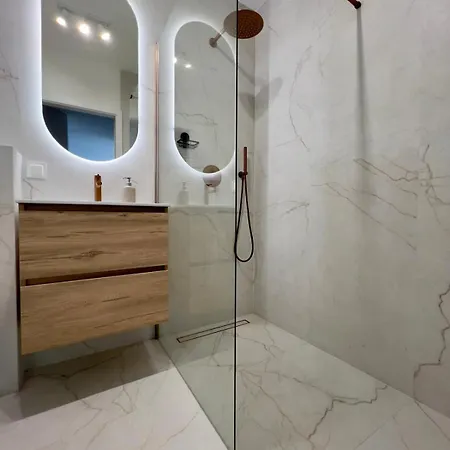 Large By The Sea Daire